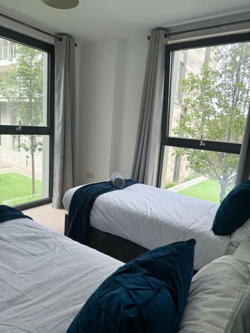 Spacious 2bed 2bath, 1 Min Walk To Dlr, 4 Mins To Canary Wharf *